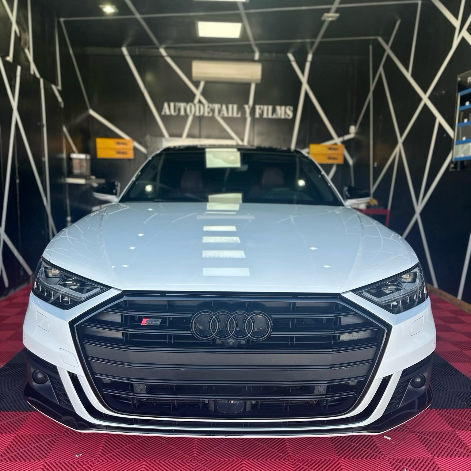 Audi S8 con tintado premium - Vista frontal
