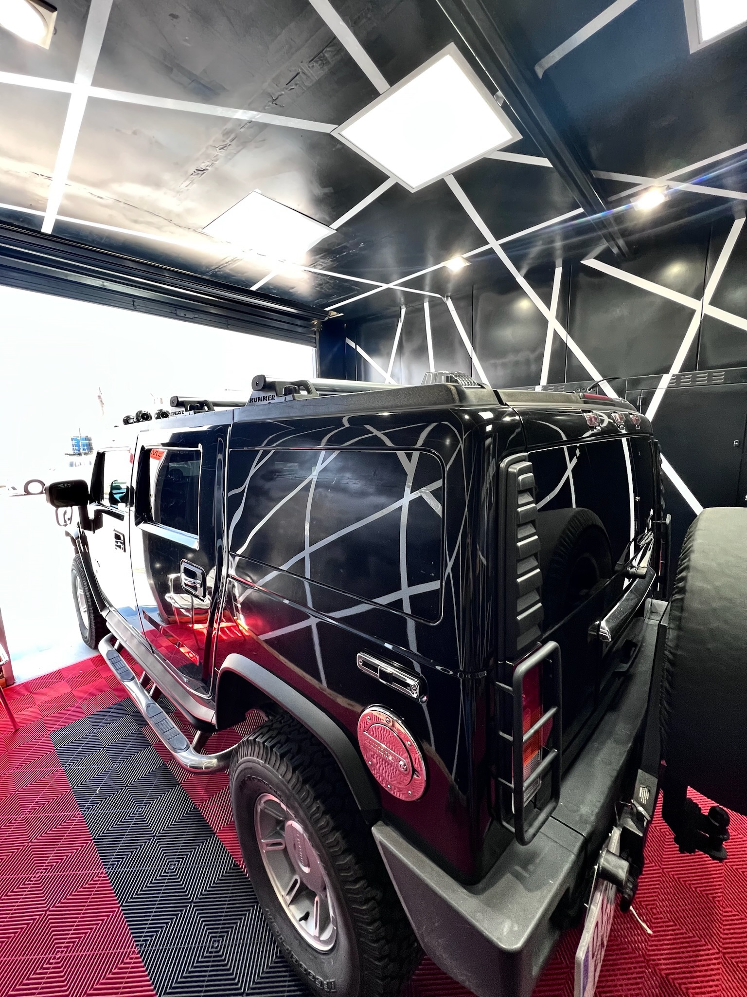 Jeep Wrangler negro con tintado premium - Vista trasera